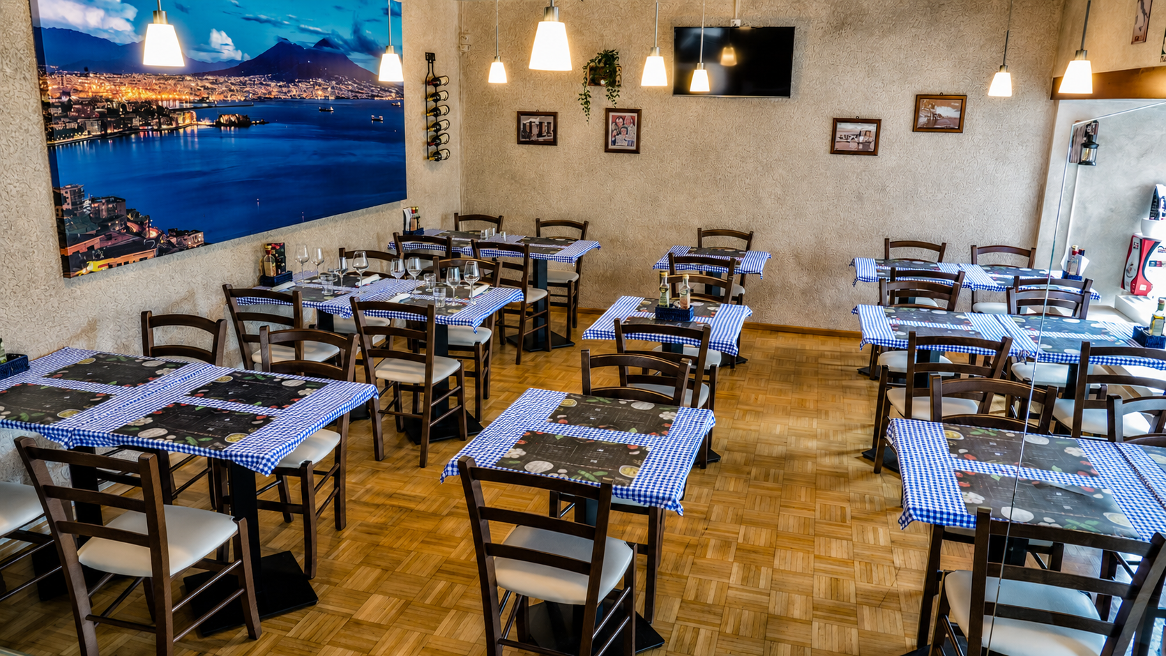 Gastraum des Café Flora
